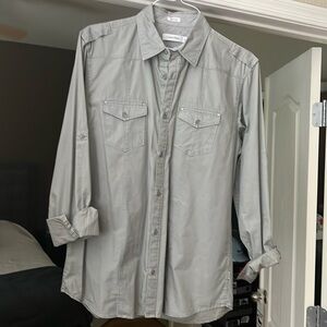 Men’s Calvin Klein long sleeve button down shirt. Size M like new condition